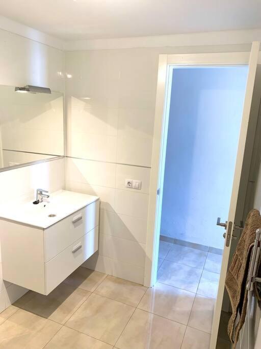 Casa Italia, Modern One Bedroom Apartment Close To The Beach Tias Exterior photo